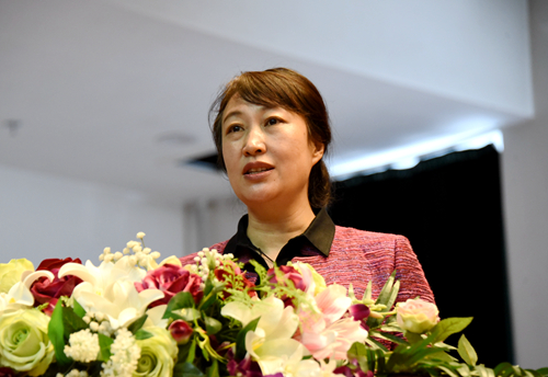 大会执行主席、校党委常委、工会主席乔广霞在闭幕式上宣读《黑龙江中医药大学六届三次教职工代表大会关于校长工作报告的决议》