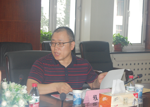 黑龙江省教育科学研究院科研规划处处长程佳主持会议