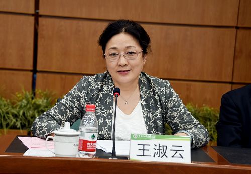 省教育厅副厅长王淑云讲话