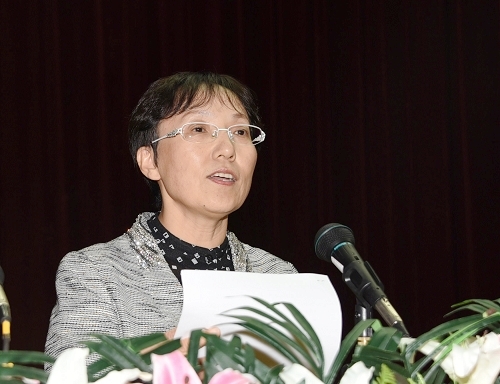 教师代表、省教学名师、博士生导师、药学院副院长都晓伟教授发言