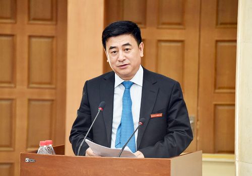 校长孙忠人代表学校作表态发言
