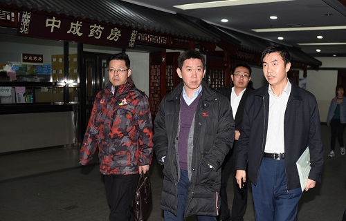 督导组专家参观我校附属第一医院有关设施