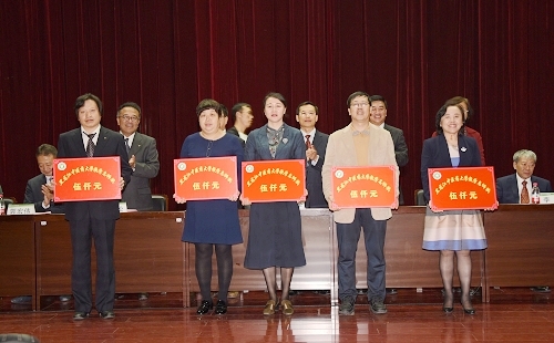 2018年学校教学名师上台领奖
